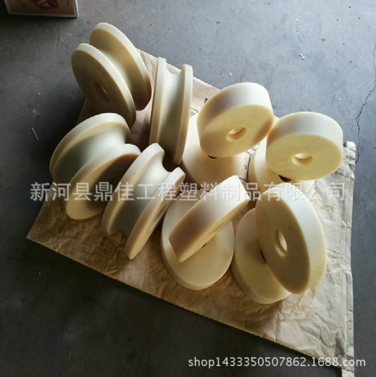 各种尼龙U型 V型轴承轨道滑轮 支架槽轮 角铁轨道轮 U型圆管滑轮 尼龙套