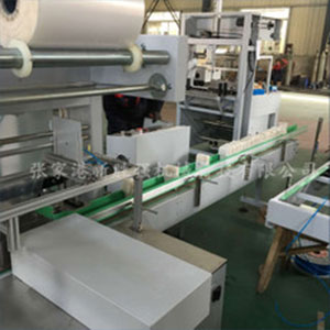 闸门直线式膜包机 厂家直销新胜强 饮料瓶 自动热收缩膜包机