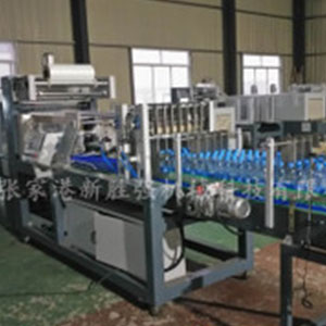 现货供应矿泉水饮料包装机 果汁碳水饮料膜包装机啤酒饮料膜包机