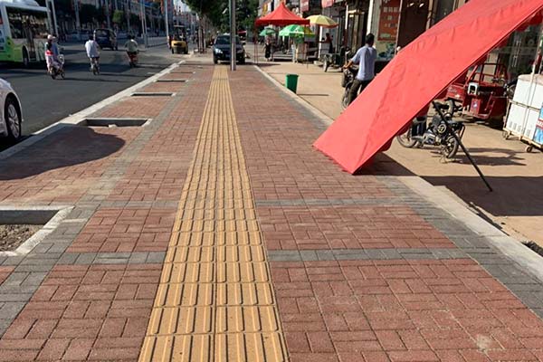 3-陶瓷透水砖铺装